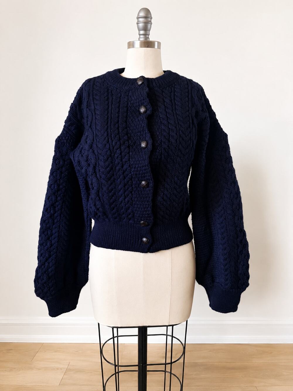 IrelandsEye Clover Merino Wool Cropped Aran Cable Knit Cardigan Dark Navy Size M